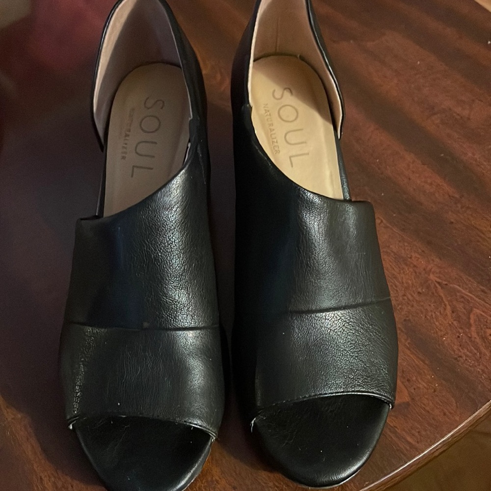 Ladies size 8 Soul Naturalizer black